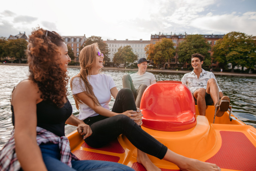 Oppdagelsesferd med pedalbåt i Amsterdam | Pissup Reiser