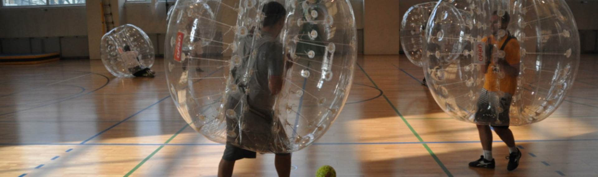 Boblefotball i Gdansk - hopp i bobledraktene og se hvem som er best