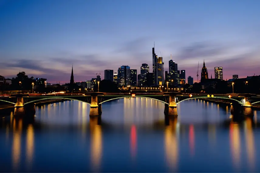 Bootstour am Abend in Frankfurt | Jetzt mit Pissup buchen!