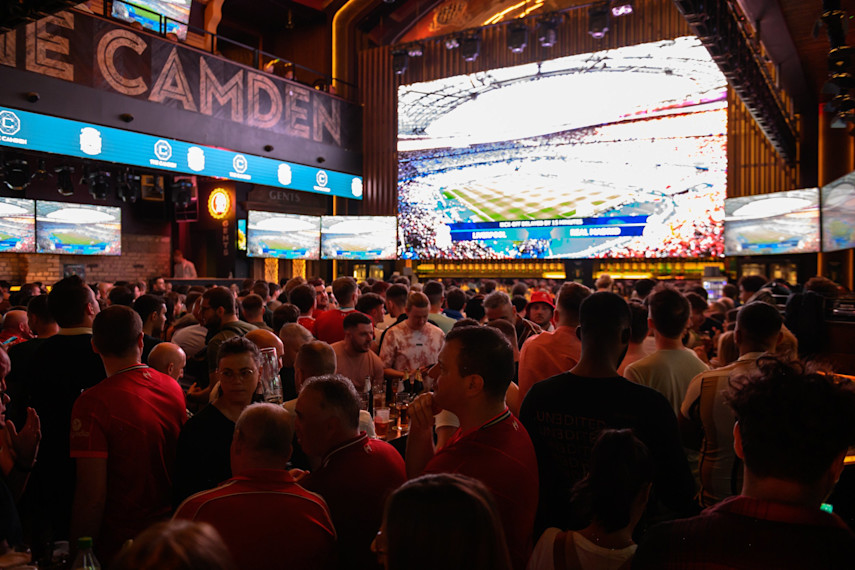 VIP-Tisch in einer Sportsbar | Jetzt mit Pissup buchen!