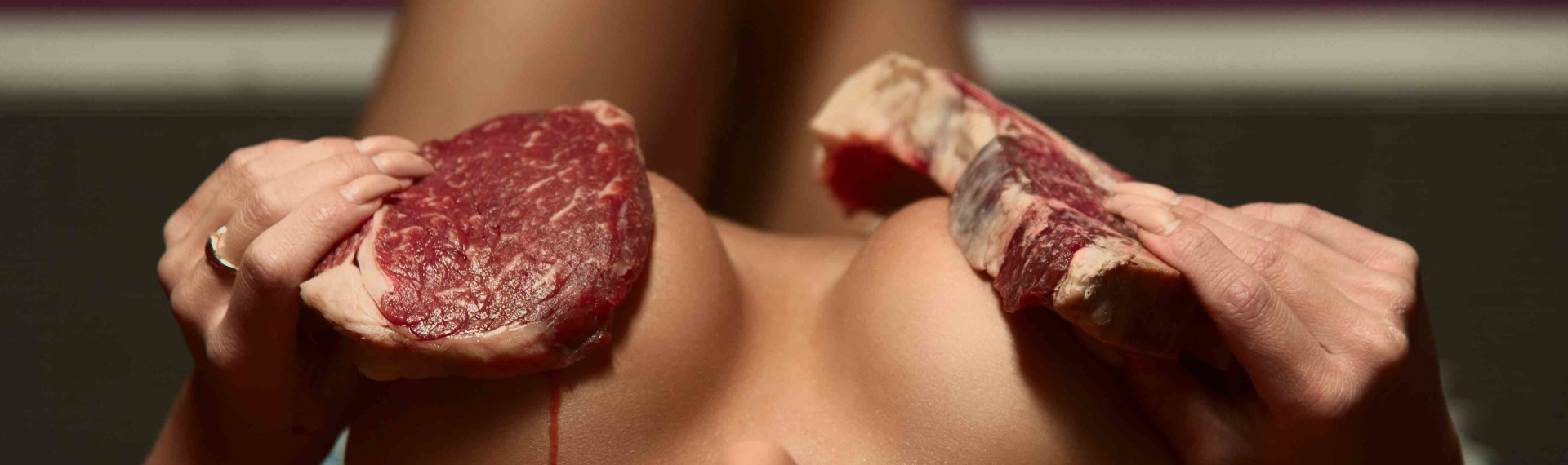 Steak essen mit Stripshow Frankfurt | Pissup Reisen