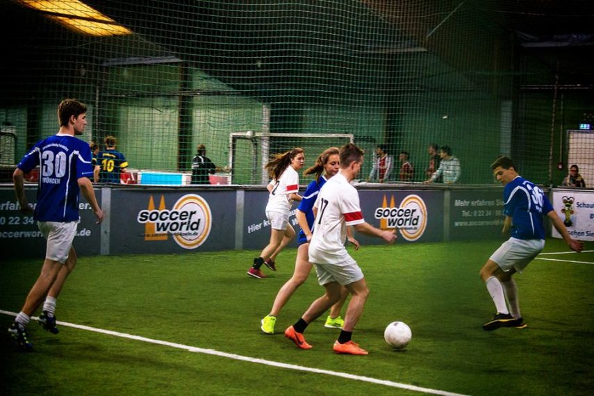 Fußball (Fünf gegen Fünf) in Köln| Sport und Spaß für euren JGA | Pissup Reisen
