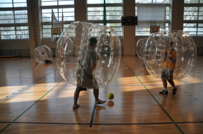 Bubblefodbold - Sjov fodbold, hvor man hverken kan ramme eller slå sig