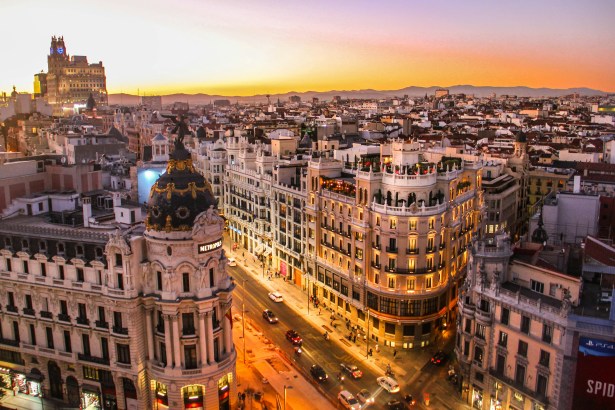 Partir en EVG à Madrid, c'est une super idée - Photo de Florian Wehde sur Unsplash