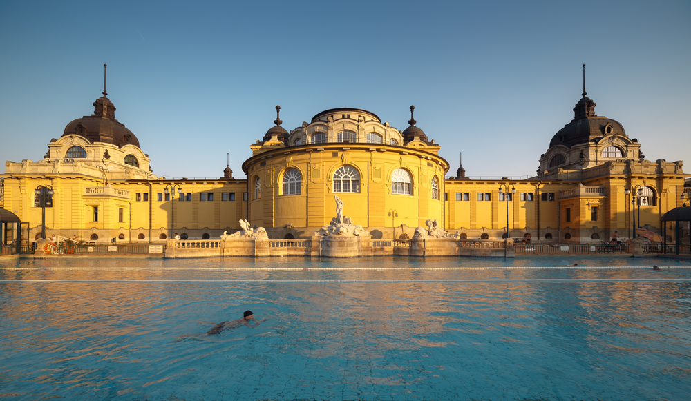 palais à Budapest avec piscine